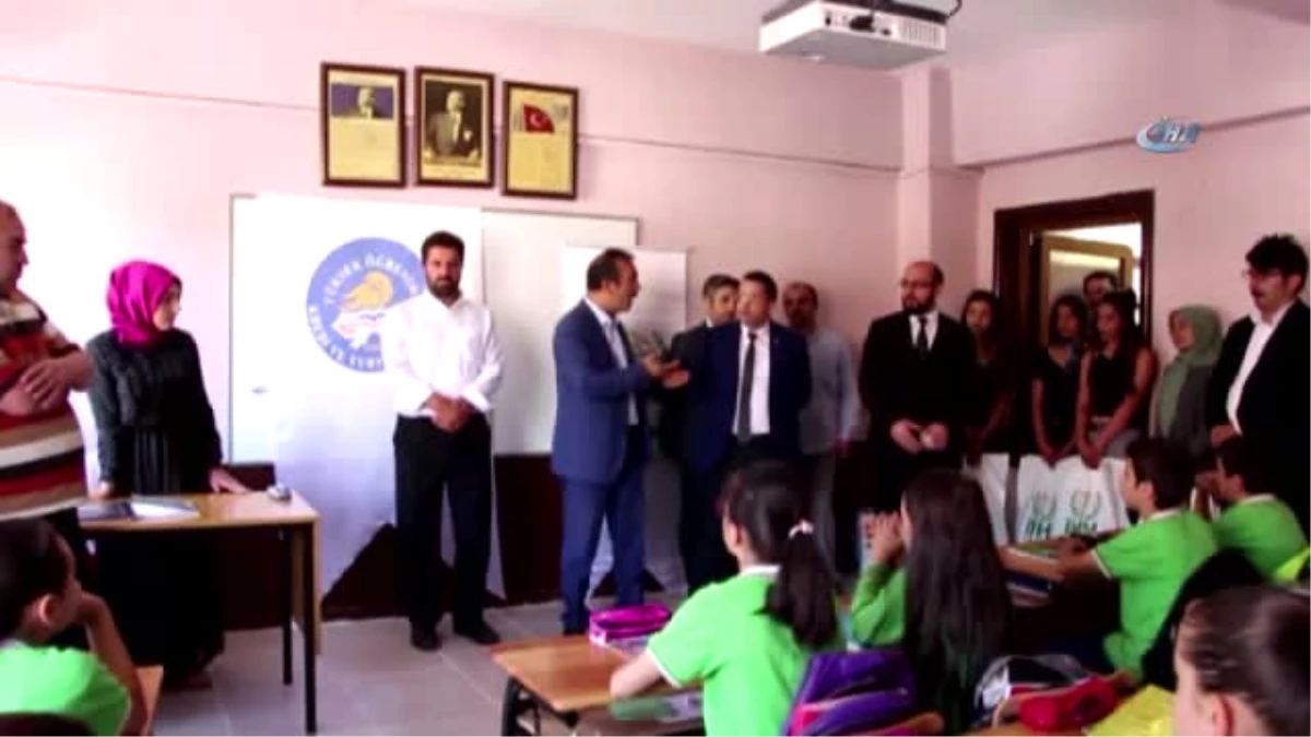 Erzincan\'da Öğrencilere Kırtasiye Hediyesi