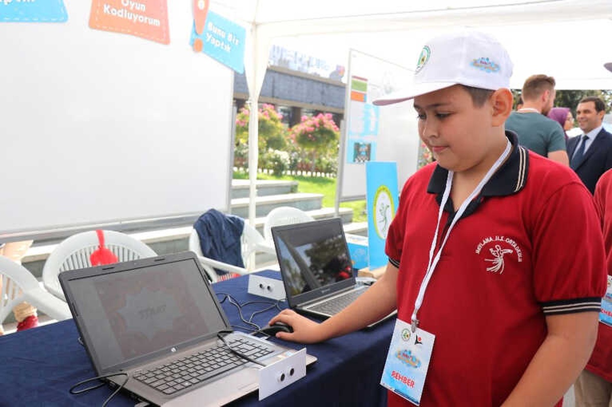 Geleceğin Bilim Adamları Hünerlerini Sergiliyor