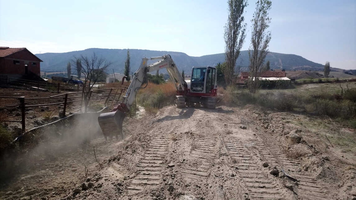 Güvercinlik\'te Selden Zarar Gören Çitler Onarılıyor