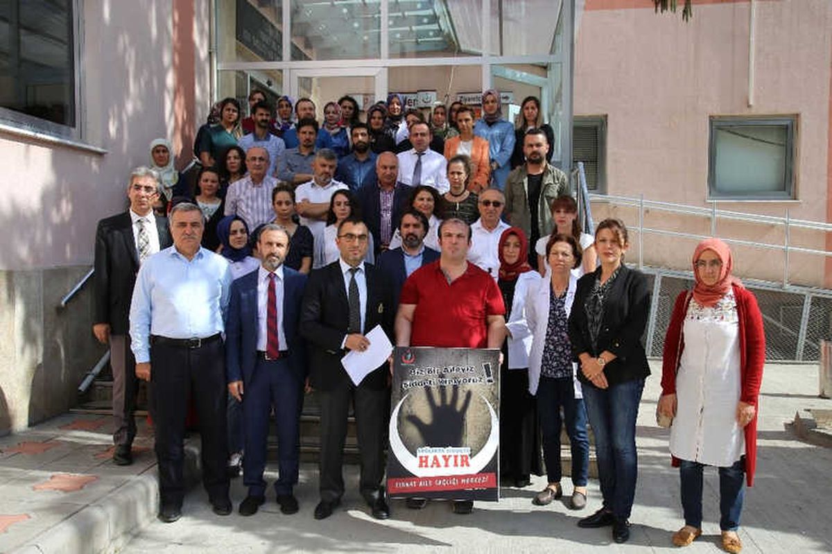 Hastanelerde Silah Araması Yapılsın"