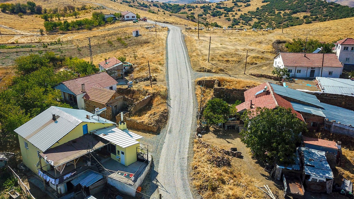 Hekimhan\'da 16 Kilometrelik Grup Yolu Asfaltlandı