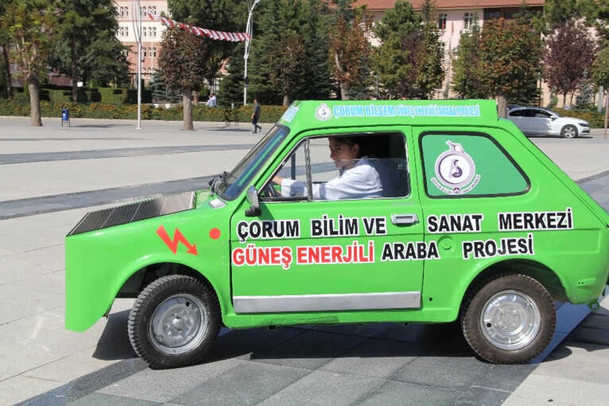 Hurda Araçtan Güneş Enerjili Otomobil Yaptılar