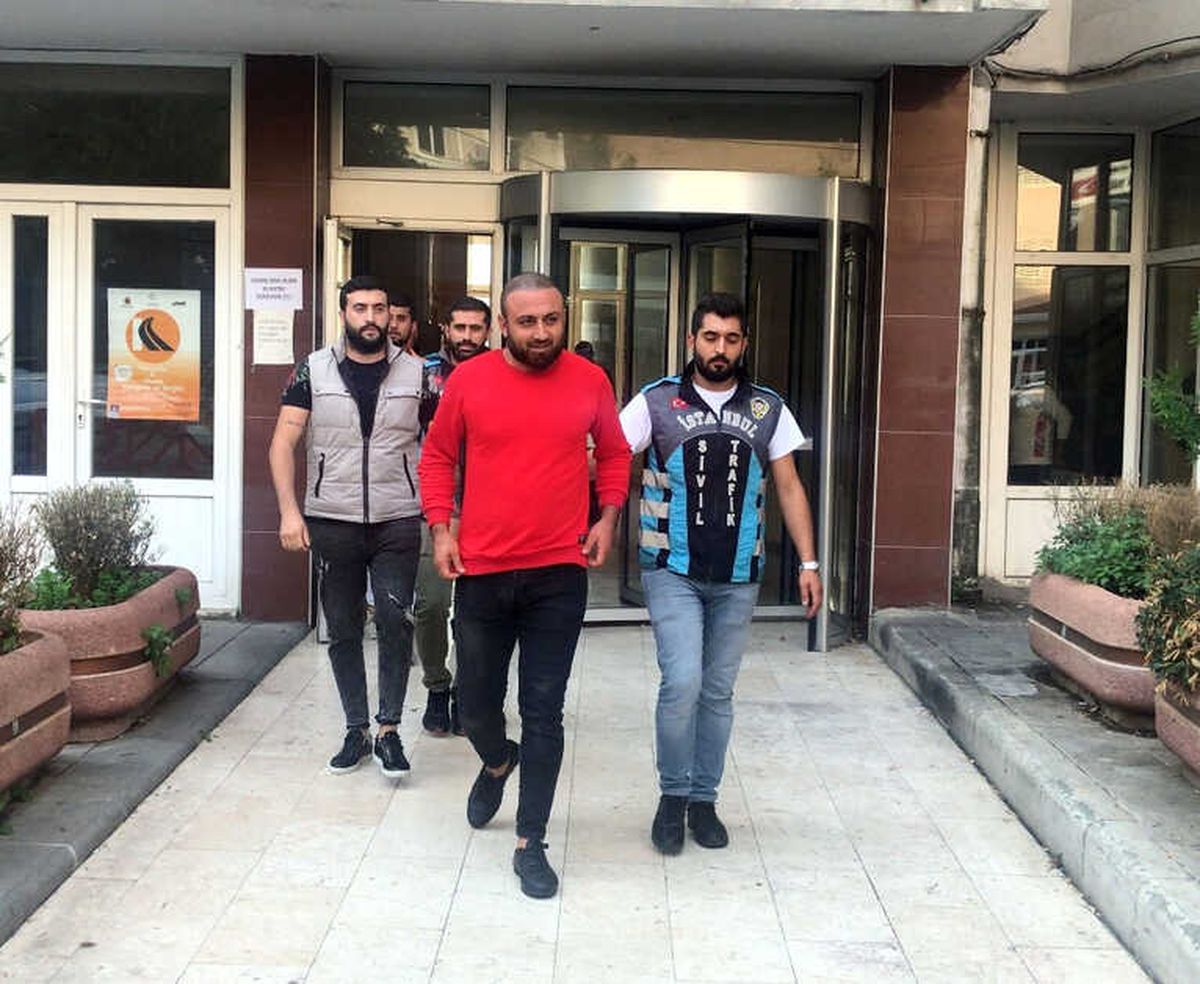 İstanbul\'da Tüneli Kapatan Lüks Otomobilli Magandalar Yakalandı