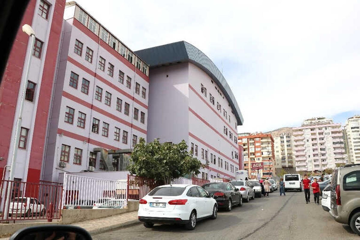 Kahramanmaraş\'ta 4 Öğrencinin Yedikleri Köfteden Zehirlendiği İddiası
