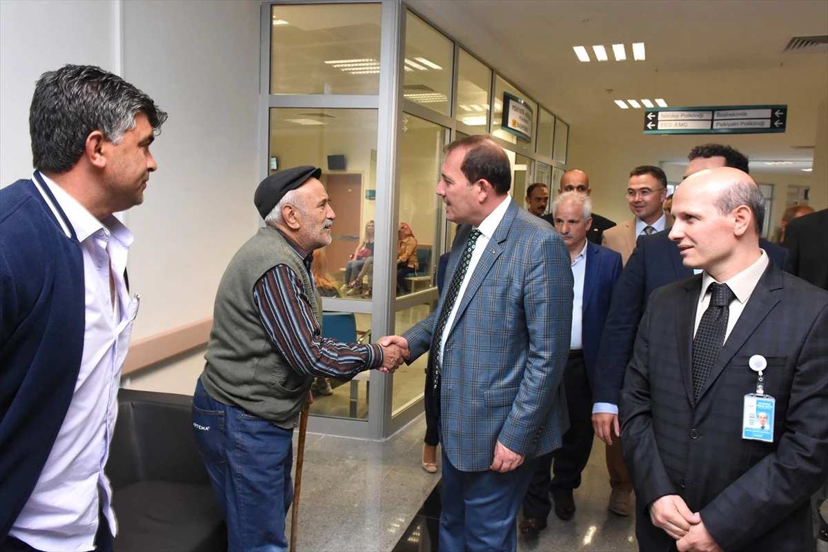 Karacan\'dan Yunus Emre Devlet Hastanesi Acil Servisine Ziyaret
