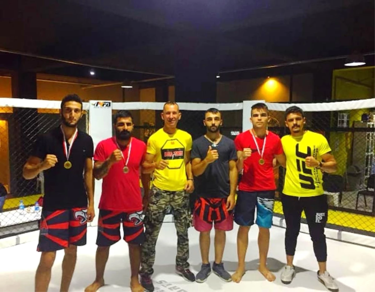 Küçükköy Spor Mma Takımı Yalova\'dan 2 Altın, 1 Gümüş ve 3 Bronz Madalya ile Döndü