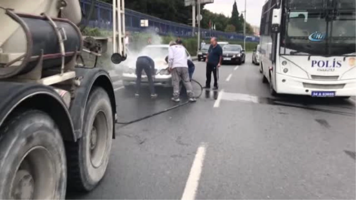 Motorundan Dumanlar Yükselen Araca, Beton Mikseri Müdahale Etti