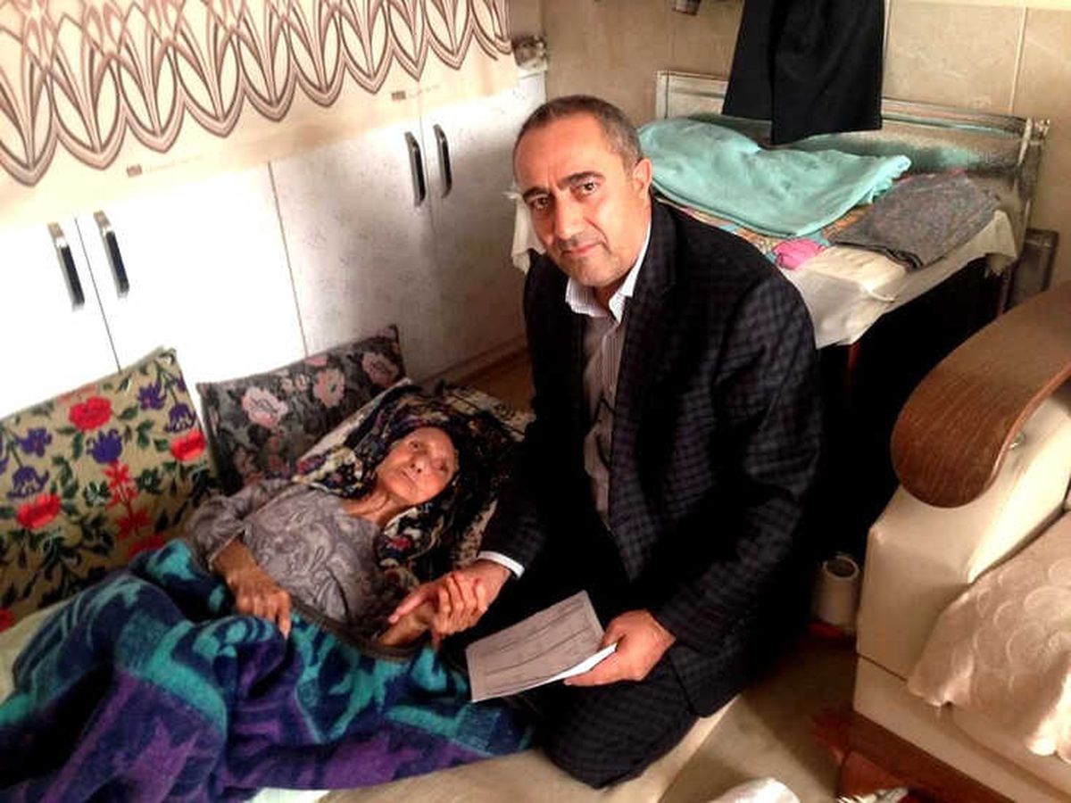 Nüfus Müdürü Fatma Ninenin Ayağına Gitti