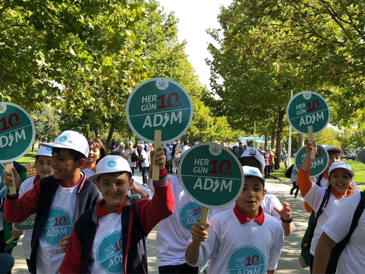 Öğrencilerden "Dünya Yürüyüş Günü"Nde 10 Bin Adım