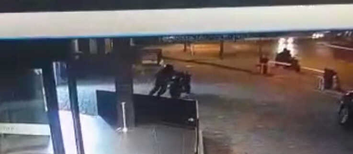 İstanbul\'un Göbeğinde Motosiklet Hırsızlığı Kamerada