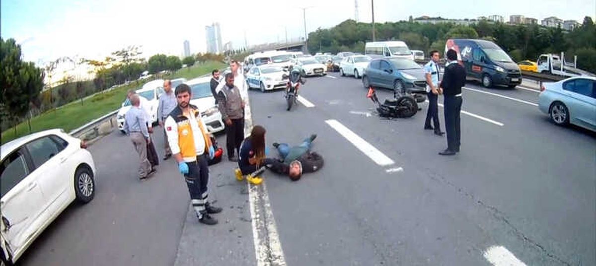 Tem Otoyolunda Eds\'den Kaçan Sürücü Motosiklete Çarptı: 1 Yaralı