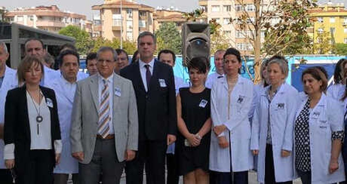 Silahlı Saldırıda Öldürülen Doktor İçin Bursa\'da Saygı Duruşu