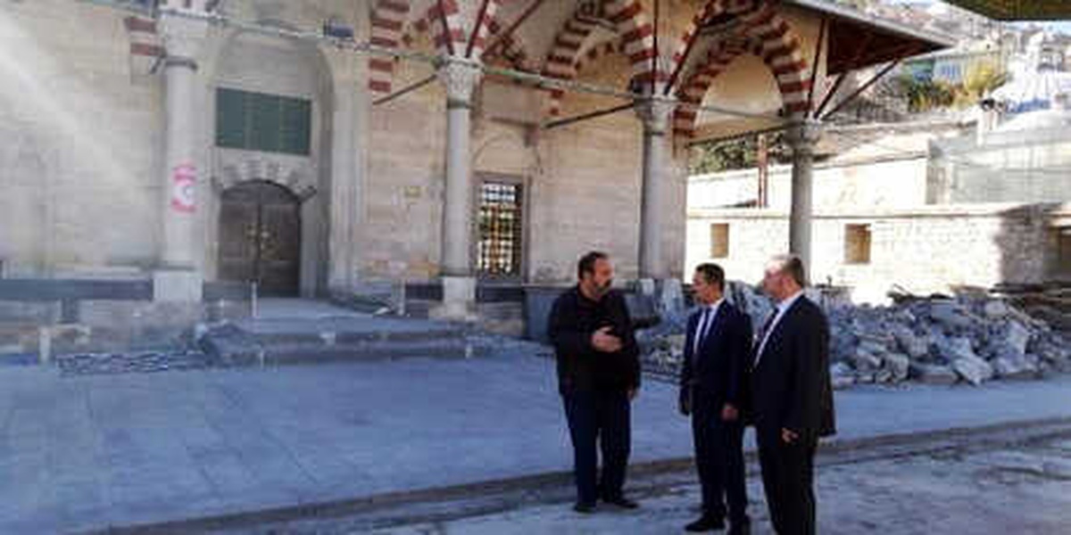 Tarihi Kurşunlu Cami\'de Restorasyon Sürüyor