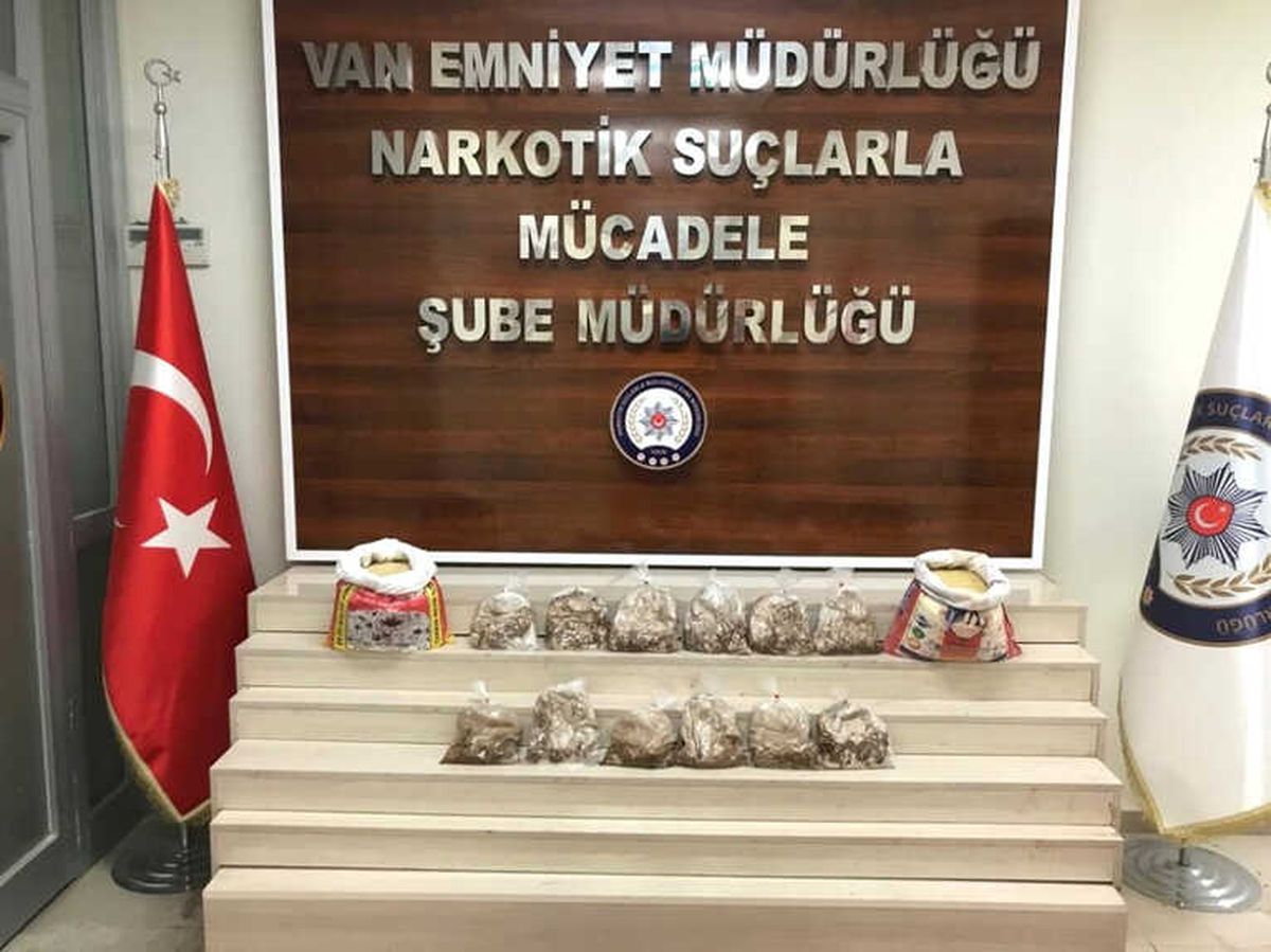 Uçakla İstanbul\'a Götürülmek İstenen 6 Kilo Eroin Polise Takıldı