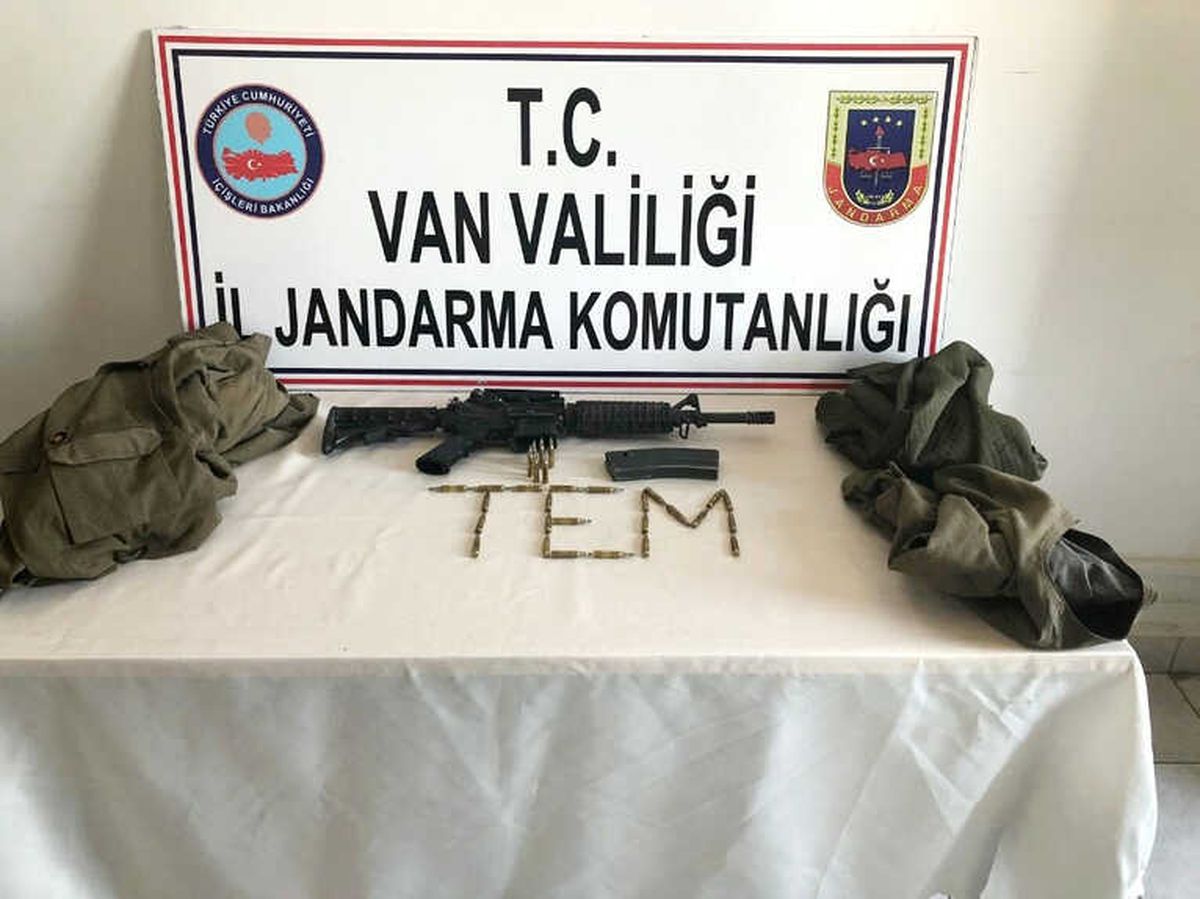 Van\'da Teröristin Gösterdiği Mağarada Silah ve Mühimmat Bulundu