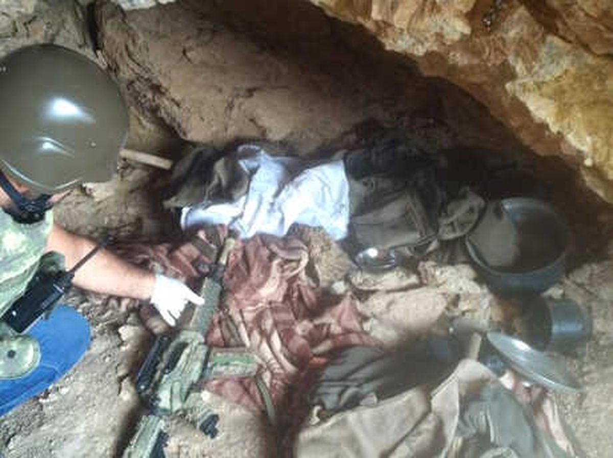 Van\'da Yakalanan PKK\'lının Saklandığı Mağarada Silah ve Mühimmat Ele Geçirildi