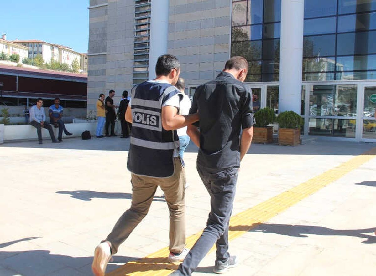 Yaşlıları Dolandıran Sahte Polis Gerçek Polise Yakalandı