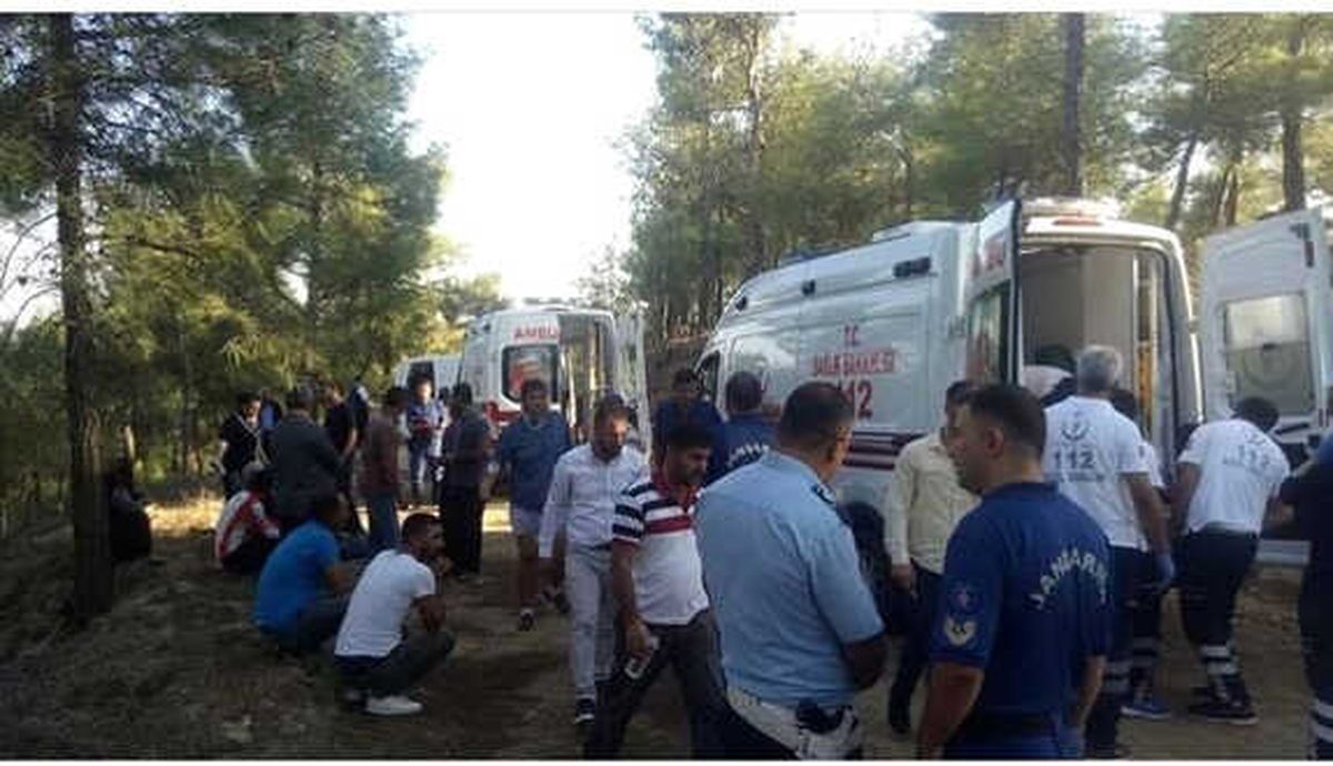 Adana\'da Midibüs Devrildi: 3\'ü Ağır 20 Yaralı