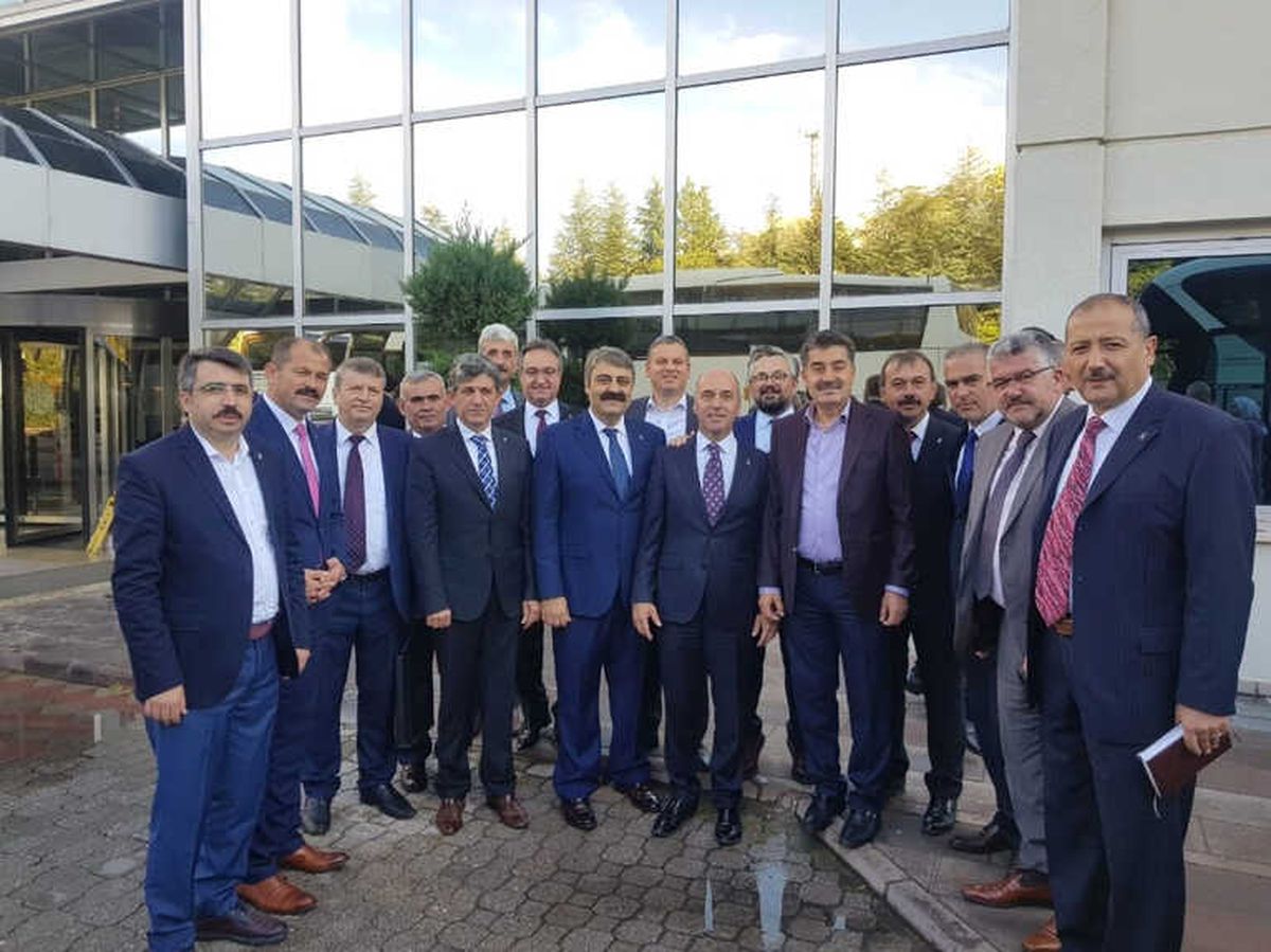 AK Parti İlçe Başkanları Ankara\'da Bir Araya Geldi