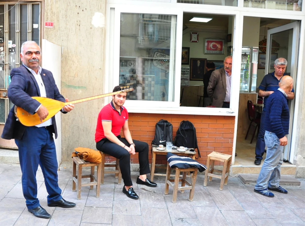 Aşık\' Muhtar Adayı Bağlamasıyla Destek Arayışı Turunda