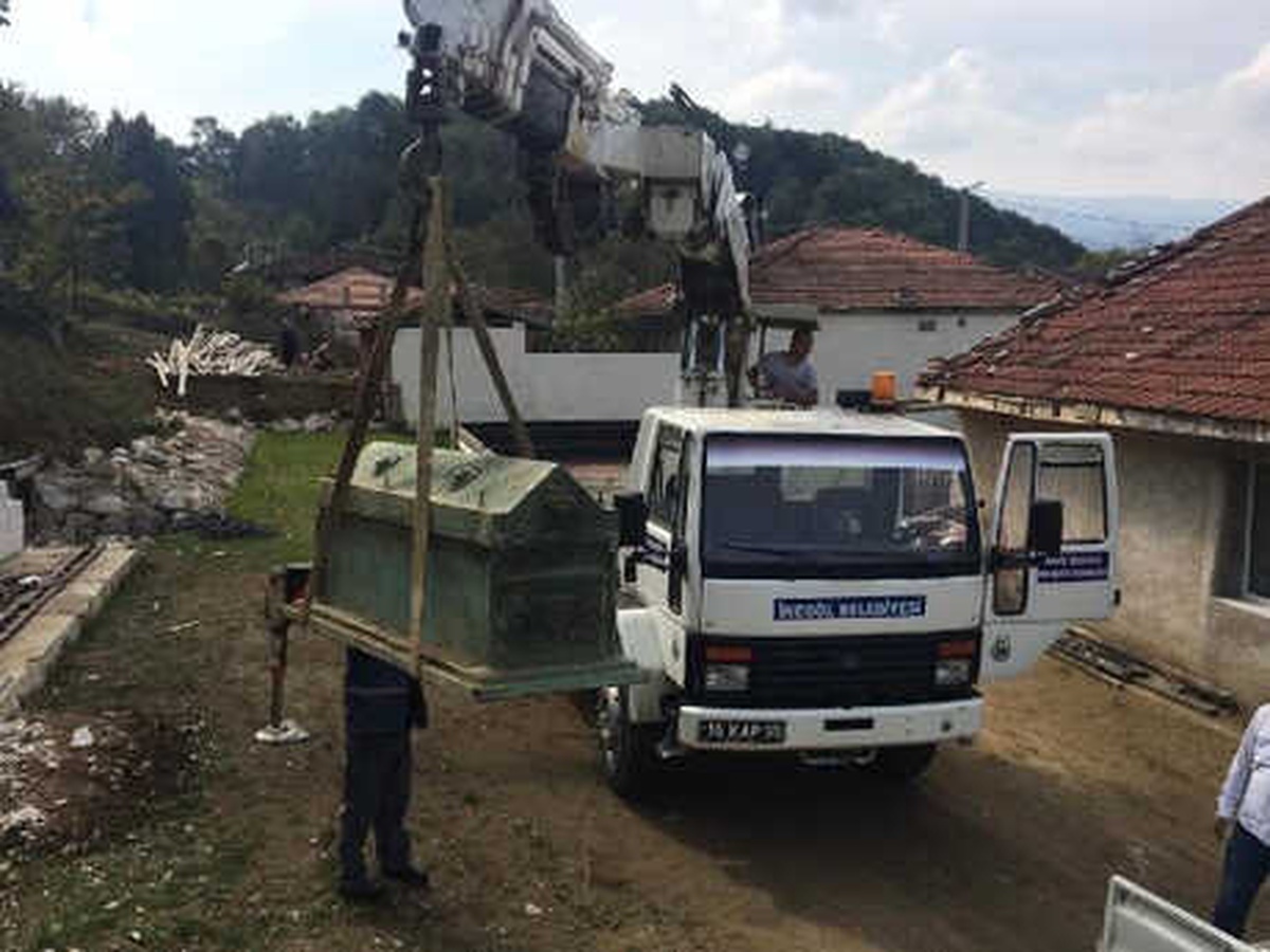 Bahçeye Gizlenmiş Roma Dönemine Ait Bronz Lahit Ele Geçti