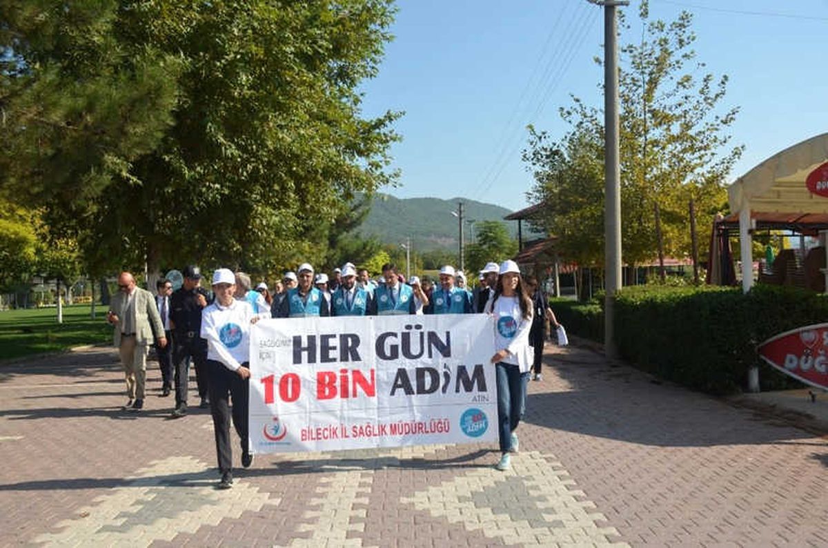 Bilecik\'te "Her Gün 10 Bin Adım" Sloganlı Yürüyüş