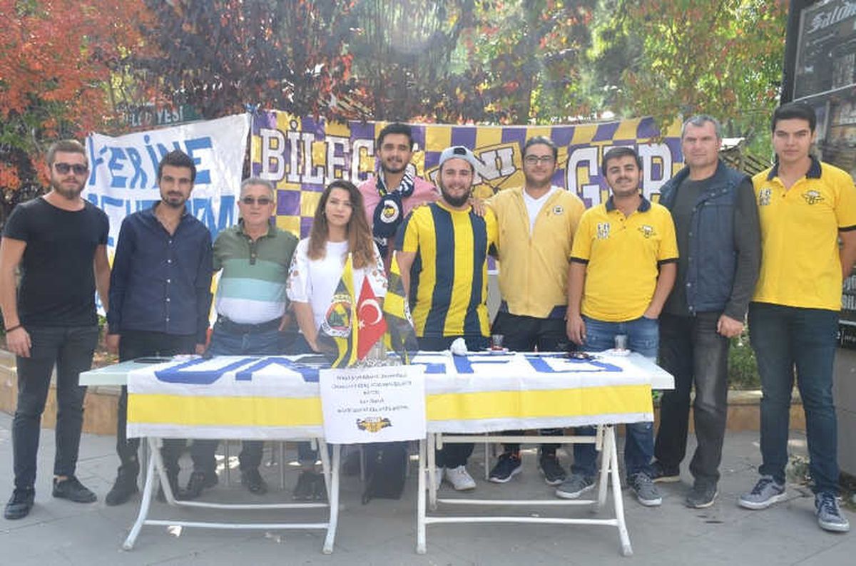 Bilecik Unı Genç Fenerbahçeliler Taraftar Grubu\'ndan Takımına Tam Destek