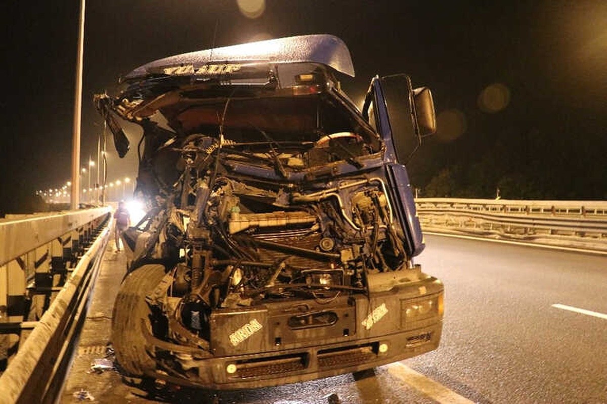 Bolu Tünellerinde Hurdaya Dönen Tırdan Burnu Bile Kanamadan Çıktı