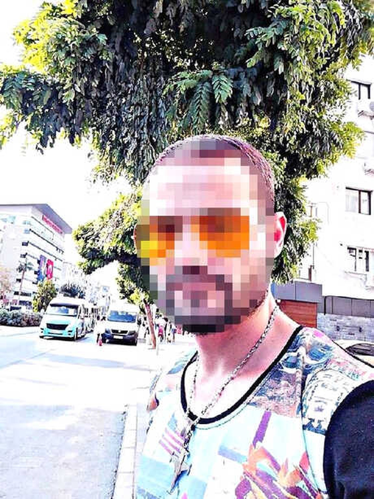 Cam Parçası ile Kendine Zarar Veren Genci Denize Atlayan Polisler Etkisiz Hale Getirdi