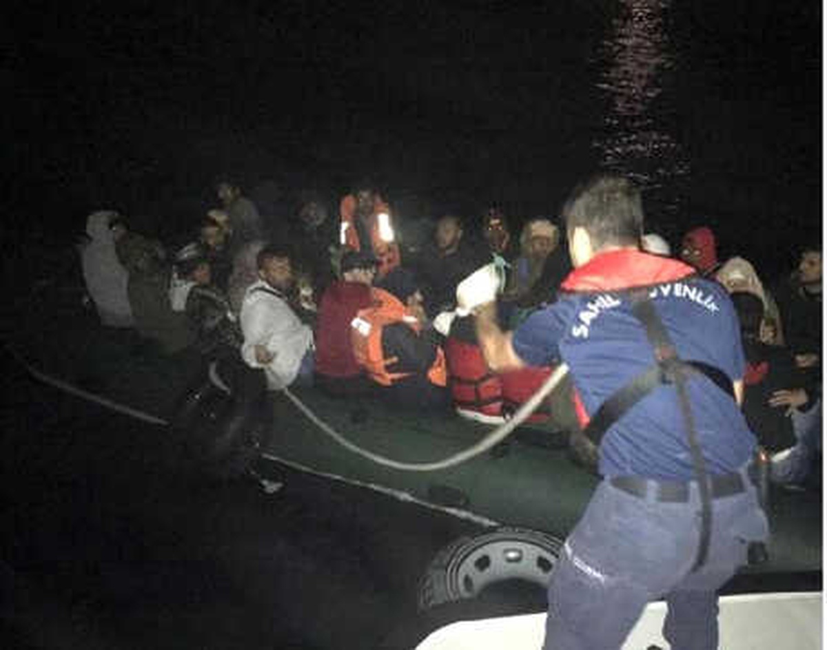 Çeşme ve Kuşadası\'nda 93 Kaçak Göçmen Yakalandı