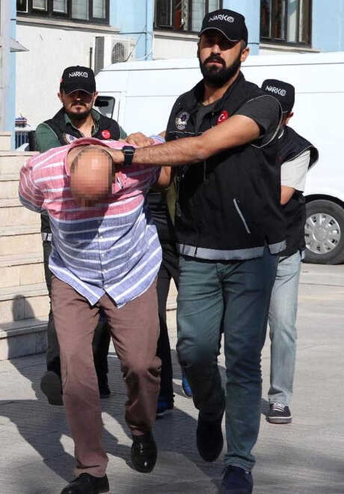 Çoban Görünümündeki Polisler Uyuşturucu Çetesini Çökertti