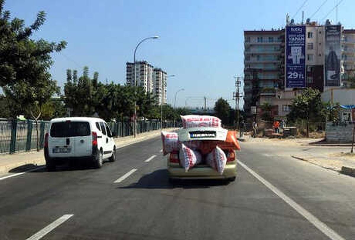 Çuval Yüklü Otomobille Tehlikeli Yolculuk