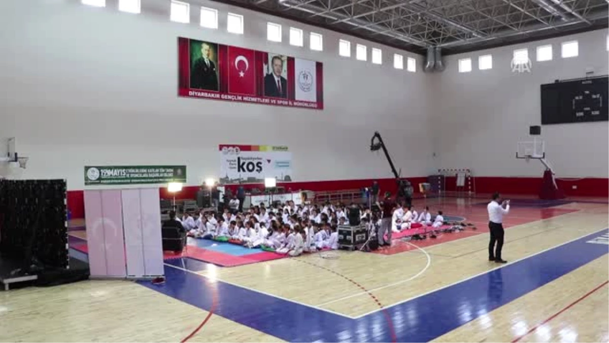Dünya Şampiyonu Karateci, Diyarbakırlı Sporcularla Buluştu