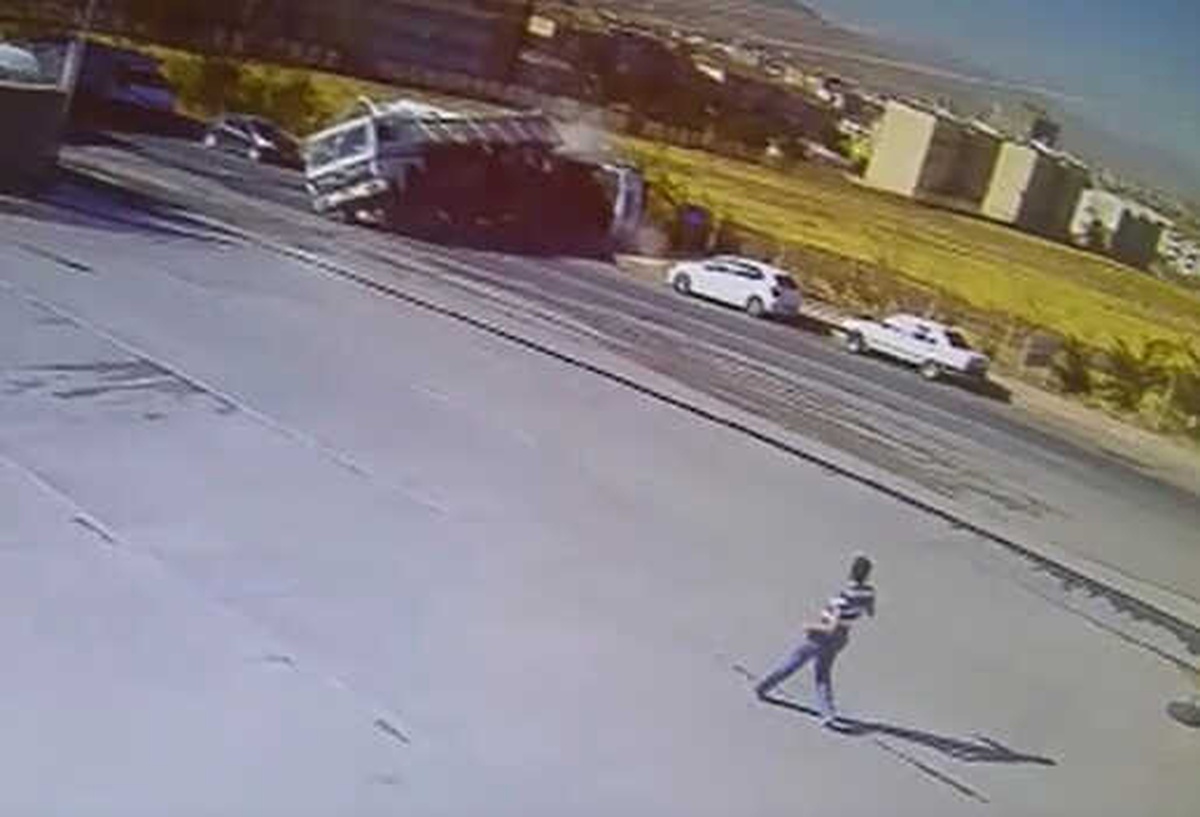Elazığ\'da Facia Ucuz Atlatıldı, O Anlar Kamerada