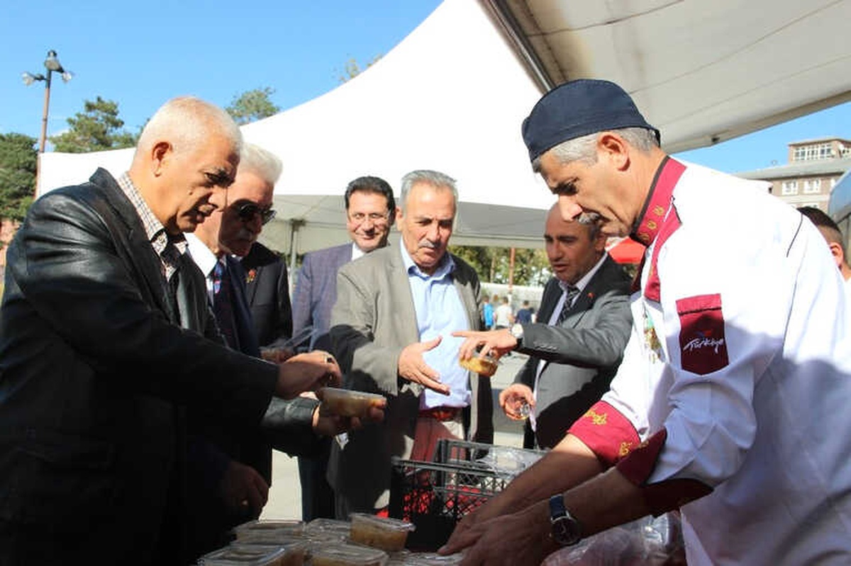 Erzurum İl Kültür ve Turizm Müdürlüğü Aşure Dağıttı