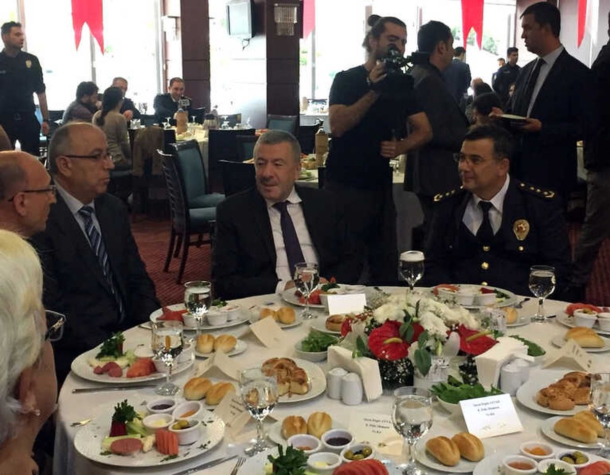 İstanbul Emniyet Müdürü Dr. Mustafa Çalışkan, Emekli Olan Emniyet Mensuplarıyla Kahvaltılı...