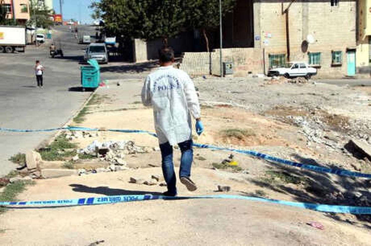 Kanalizasyonda El Bombası Bulundu