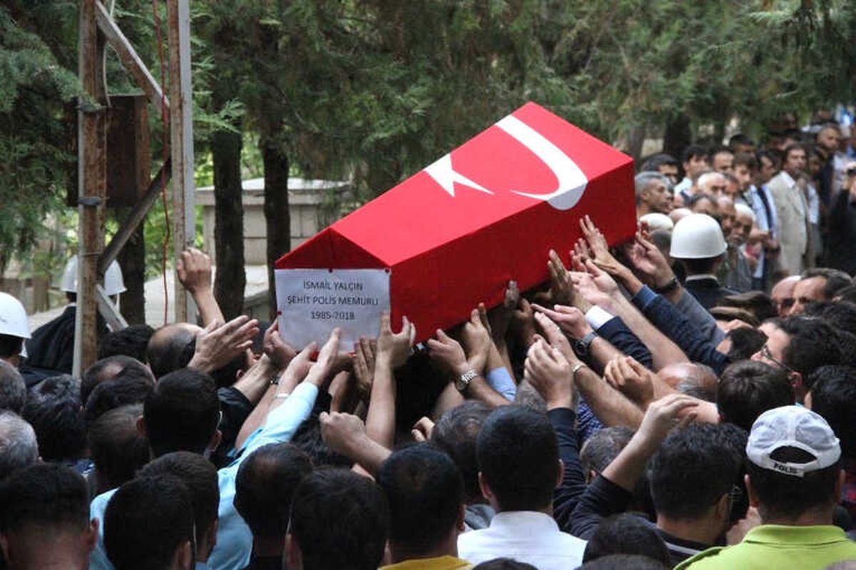 Konya\'da Kovalamacada Şehit Olan Polis Son Yolculuğuna Uğurlandı