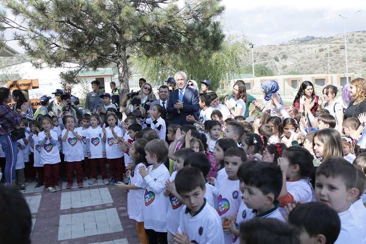 Kütahya Belediyesi\'nin Sokak Hayvanları Bakımevi ve Rehabilitasyon Merkezi\'ni Gezdiler