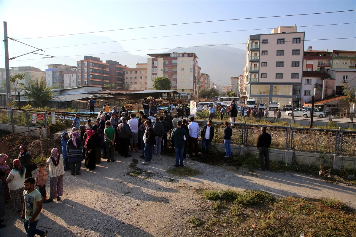 Manisa\'da Trenin Çarptığı Kadın Hayatını Kaybetti