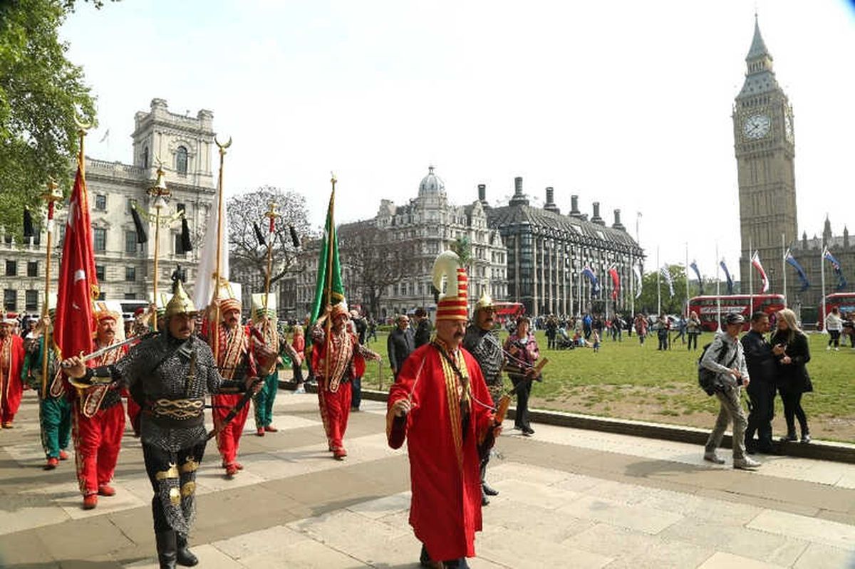 Mehter Londra\'yı Fethetti