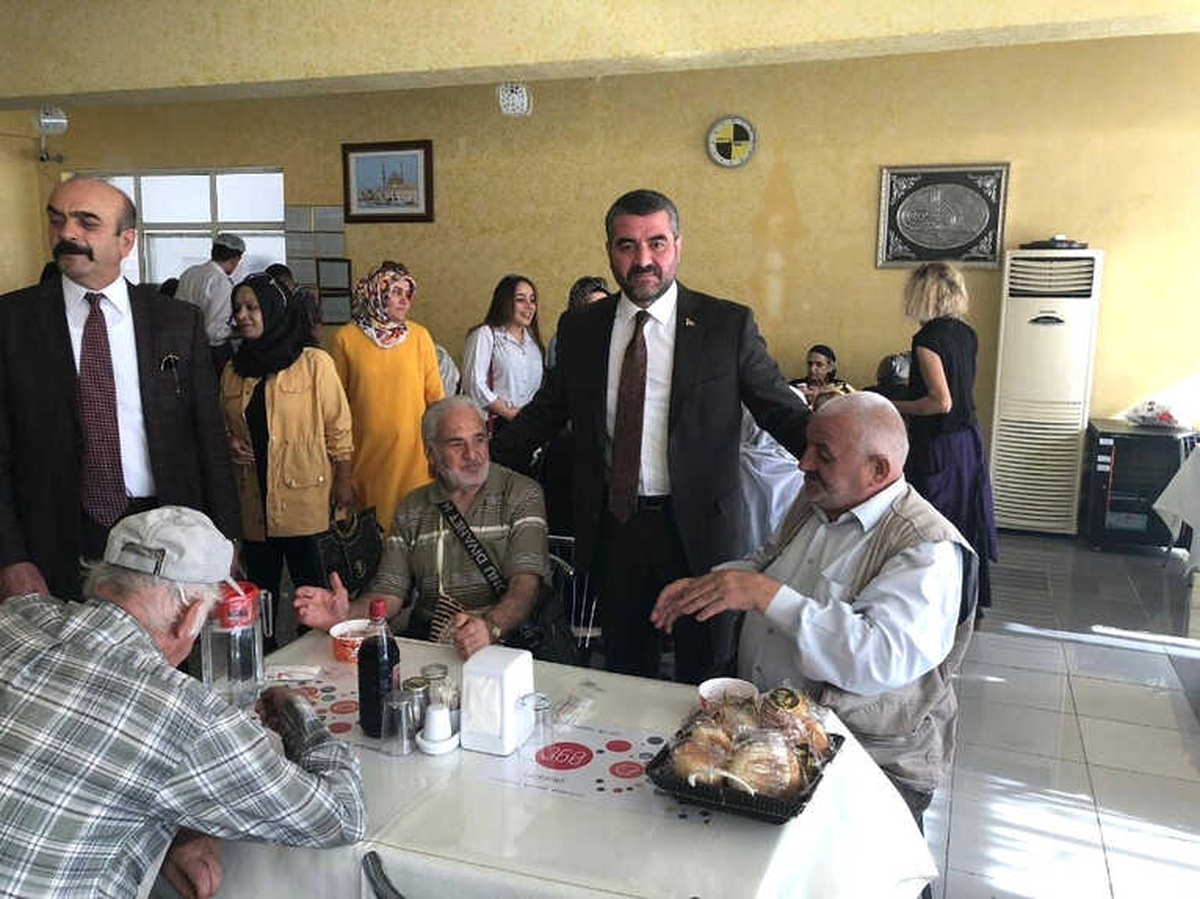 MHP\'li Avşar, Huzurevi Sakinleri ile Bir Araya Geldi