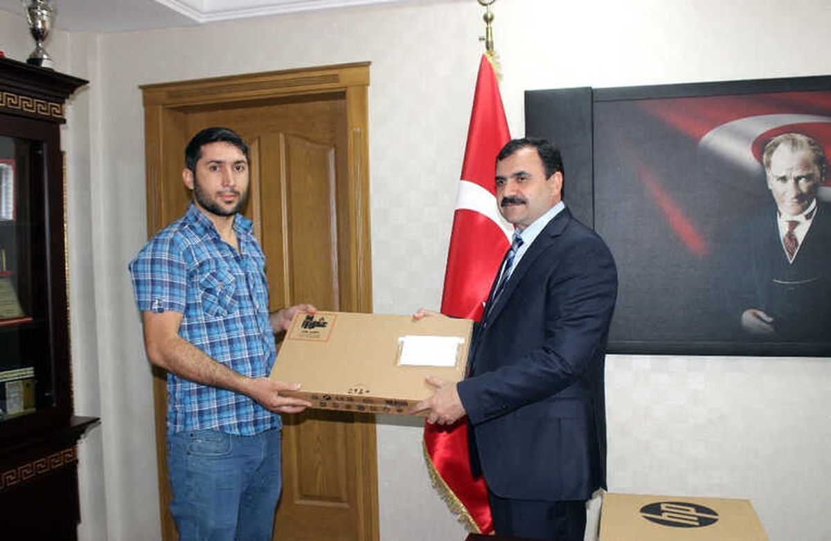 Milli Eğitim Bakanı \'Dizüstü Bilgisayar\' Sözünü Tuttu