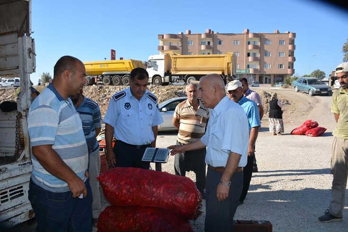 Nurdağı\'nda Zabıtalar Pazarcı Tezgahlarını Denetledi