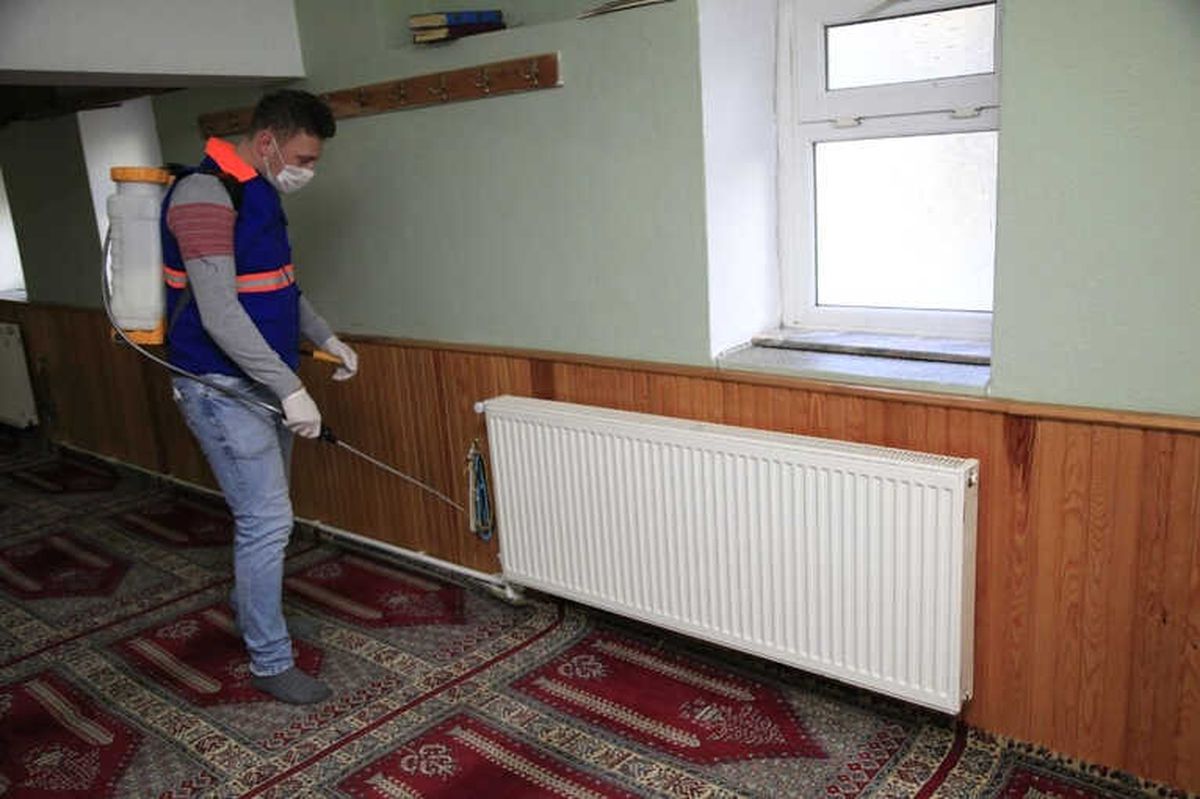 Odunpazarı Belediyesi Camileri ve Cem Evini İlaçladı
