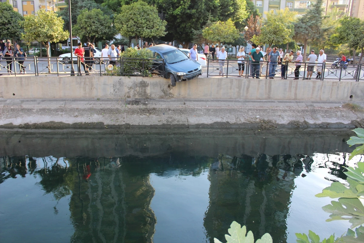 Otomobiliyle Sulama Kanalına Düşmekten Son Anda Kurtuldu