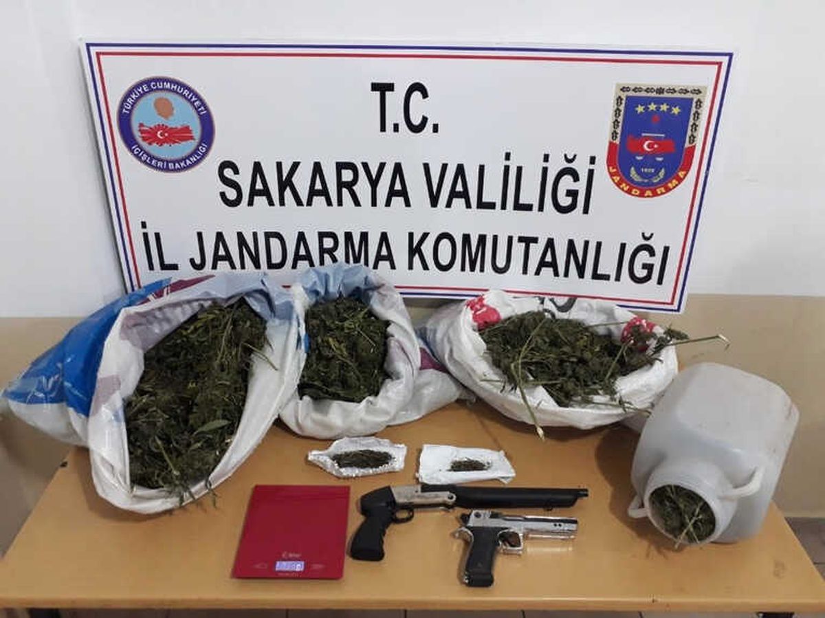 Sakarya\'da 2 Kilo 820 Gram Esrar Ele Geçirildi