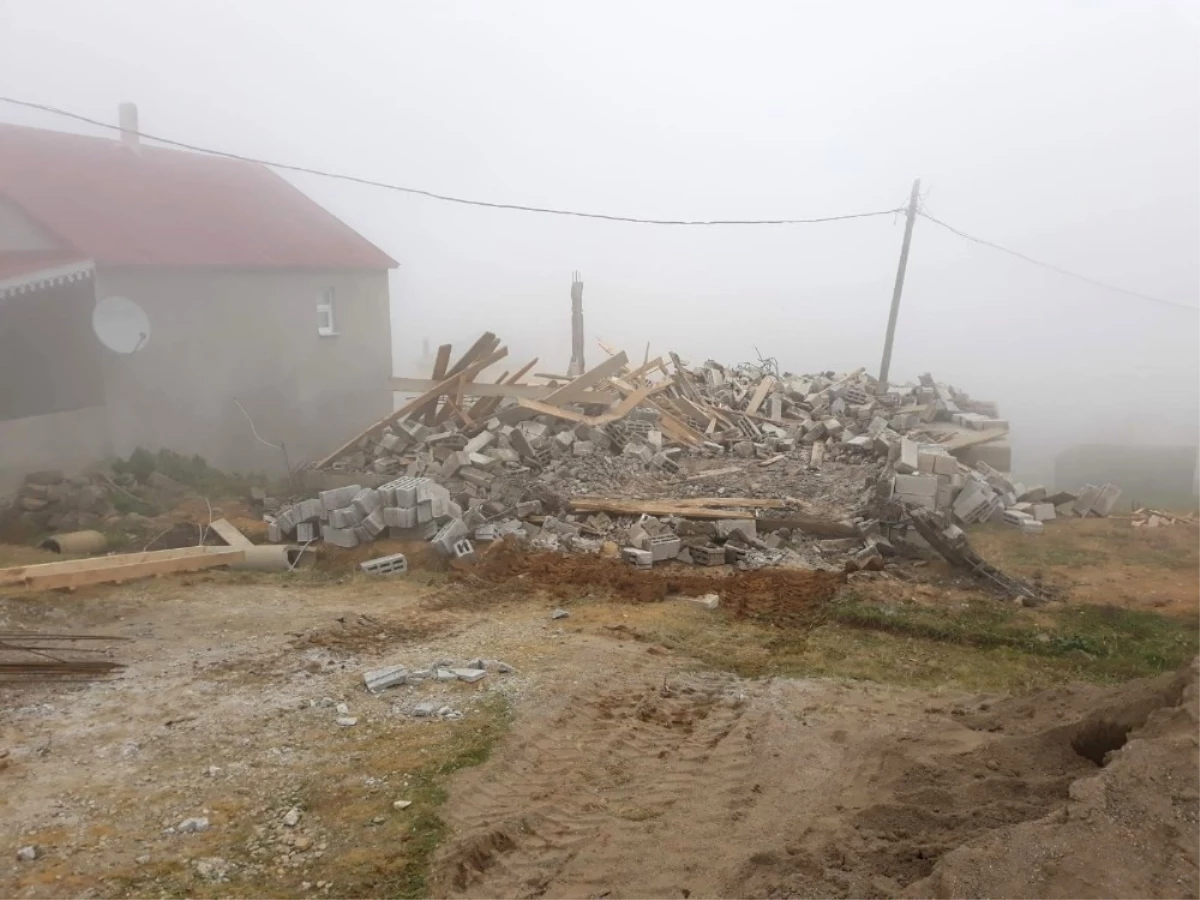 Sis Dağı Yaylası\'ndaki Yıkımlar Yaylanın Giresun Tarafındaki Obalarda Sürüyor
