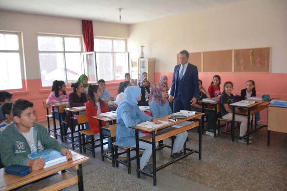 Tatvan\'daki Okullarda \'Hukuk ve Adalet\' Dersi