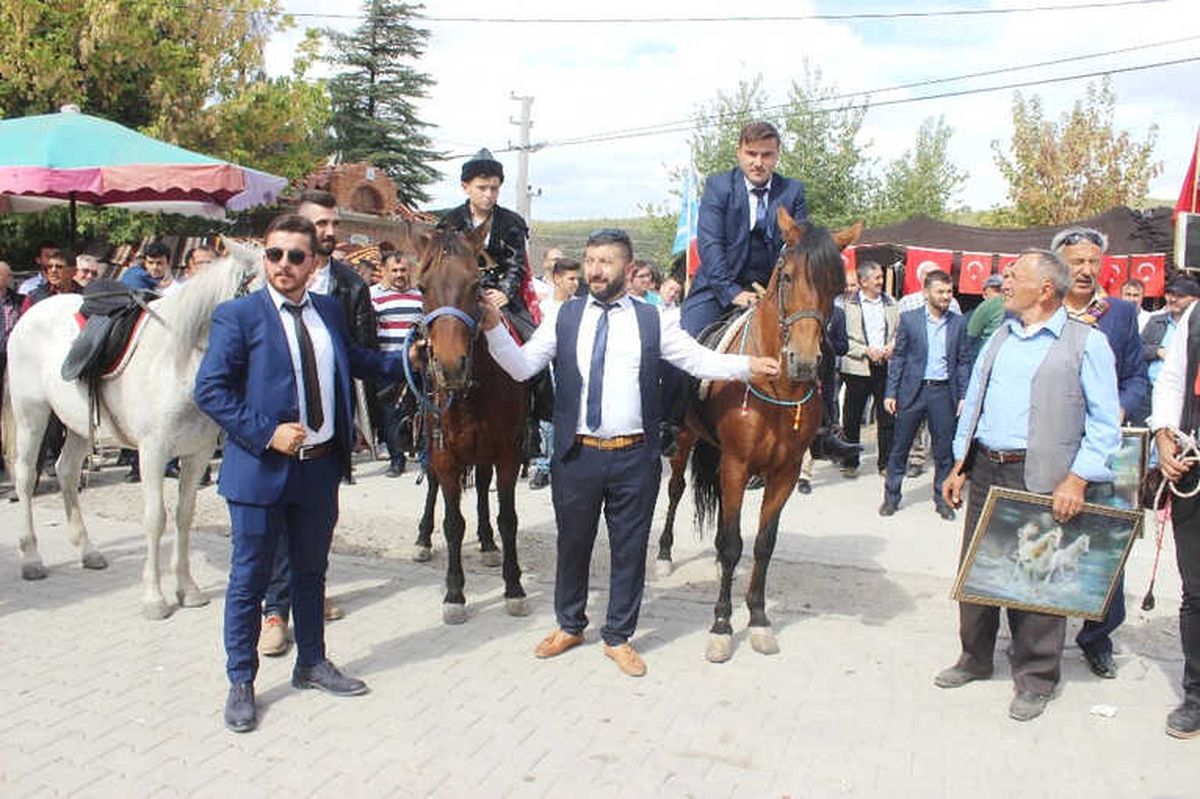Tavşanlı\'da \'Göç Şenliği\' Gibi Sünnet Töreni